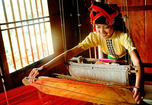 Nghề dệt thổ cẩm truyền thống của người Thái